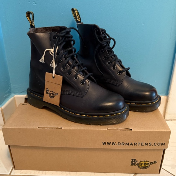 Dr Martens Boots - Picture 2 of 7